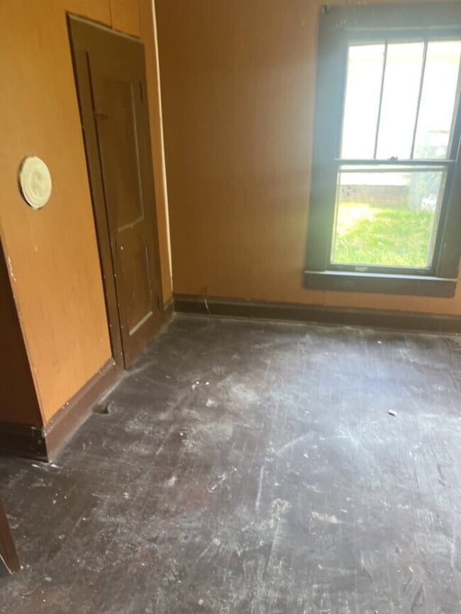 Building Photo - "Charming 2-Bedroom Retreat in Laurens - Perfect Comfort Awaits!"