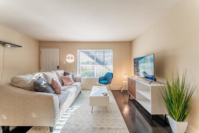 Building Photo - 2409 Town Lake Cir