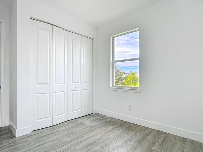 Building Photo - 260 Rotonda Blvd W