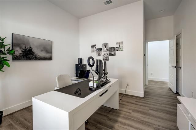 Building Photo - 2618 Carpenter Ave