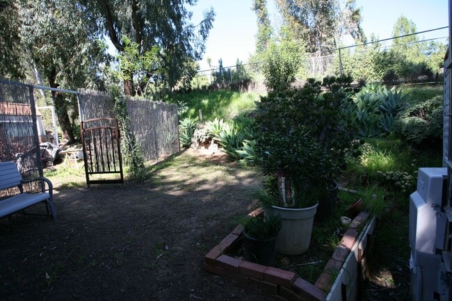 Building Photo - 1Br 1Ba Trailer in Eucalyptus Hills