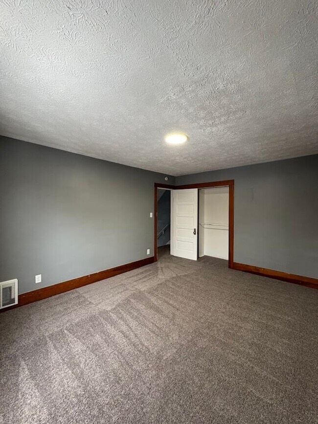 Building Photo - Three bedroom two bathroom home for rent