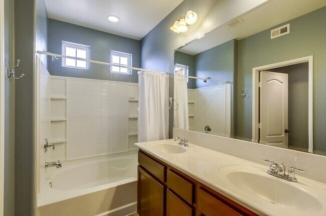 Building Photo - **Move in Special $1000 off 1st month's rent**Stunning 3-bed, 3.5 bath, tri-level condo w 2-car g...