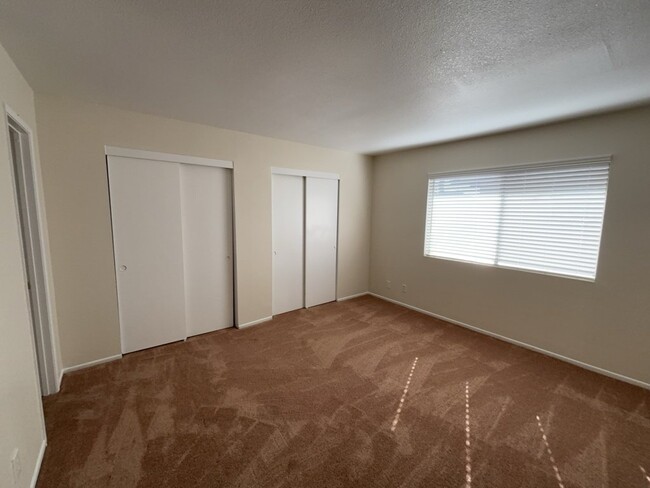 Building Photo - "Spacious 2-Bed, 2-Bath Gem in Las Vegas –...