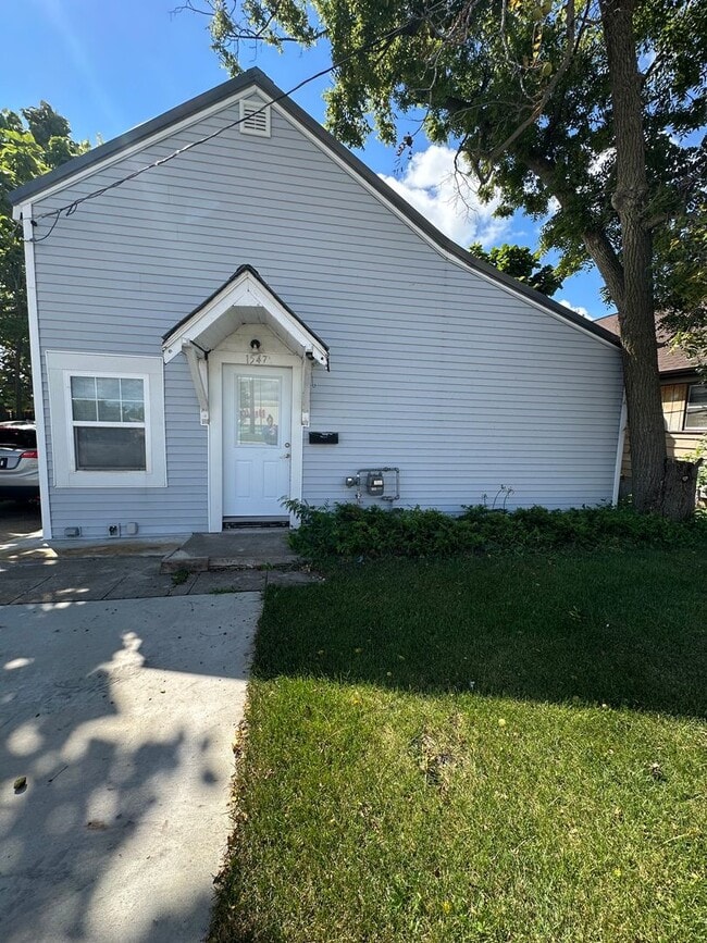 Primary Photo - 1547 32nd St NE
