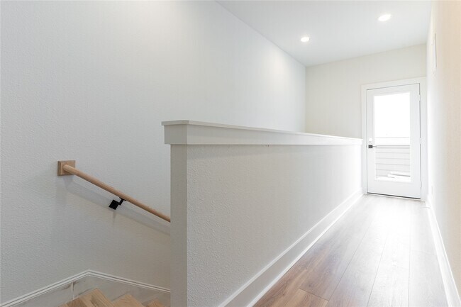 Building Photo - 2426 Ella Blvd