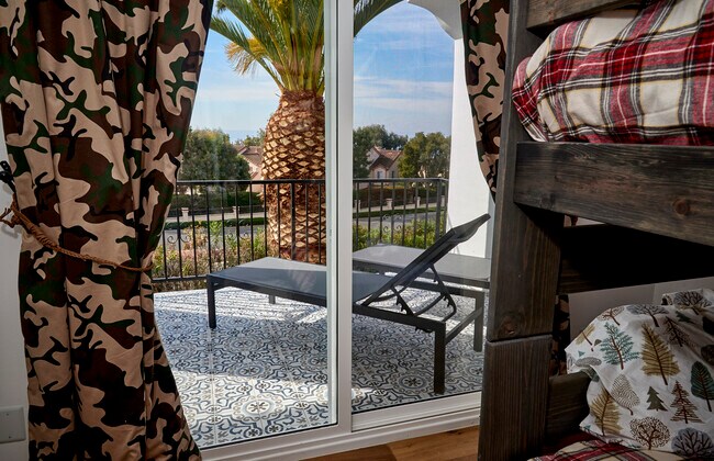 Building Photo - 7080 Via del Mar