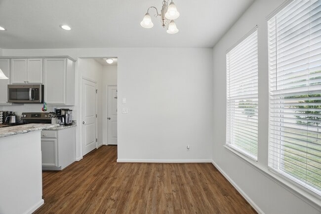 Building Photo - 3501 Silver Fox Trce
