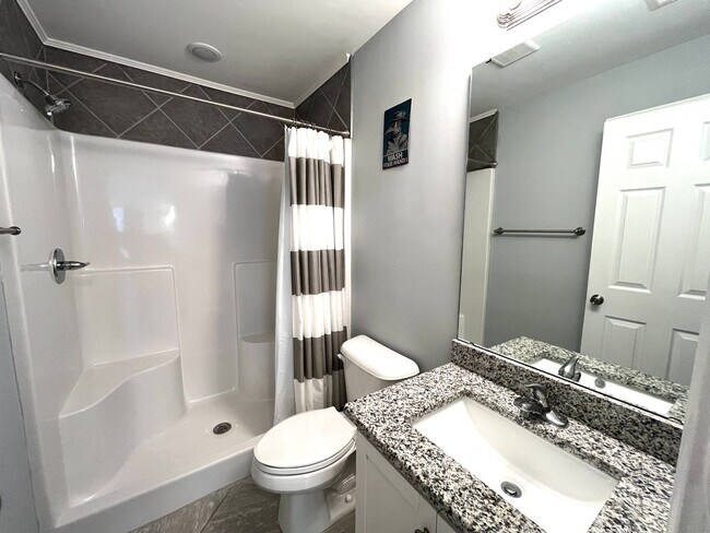 Building Photo - Remodeled 2 Bedroom, 2 Bath Furnished Cond...