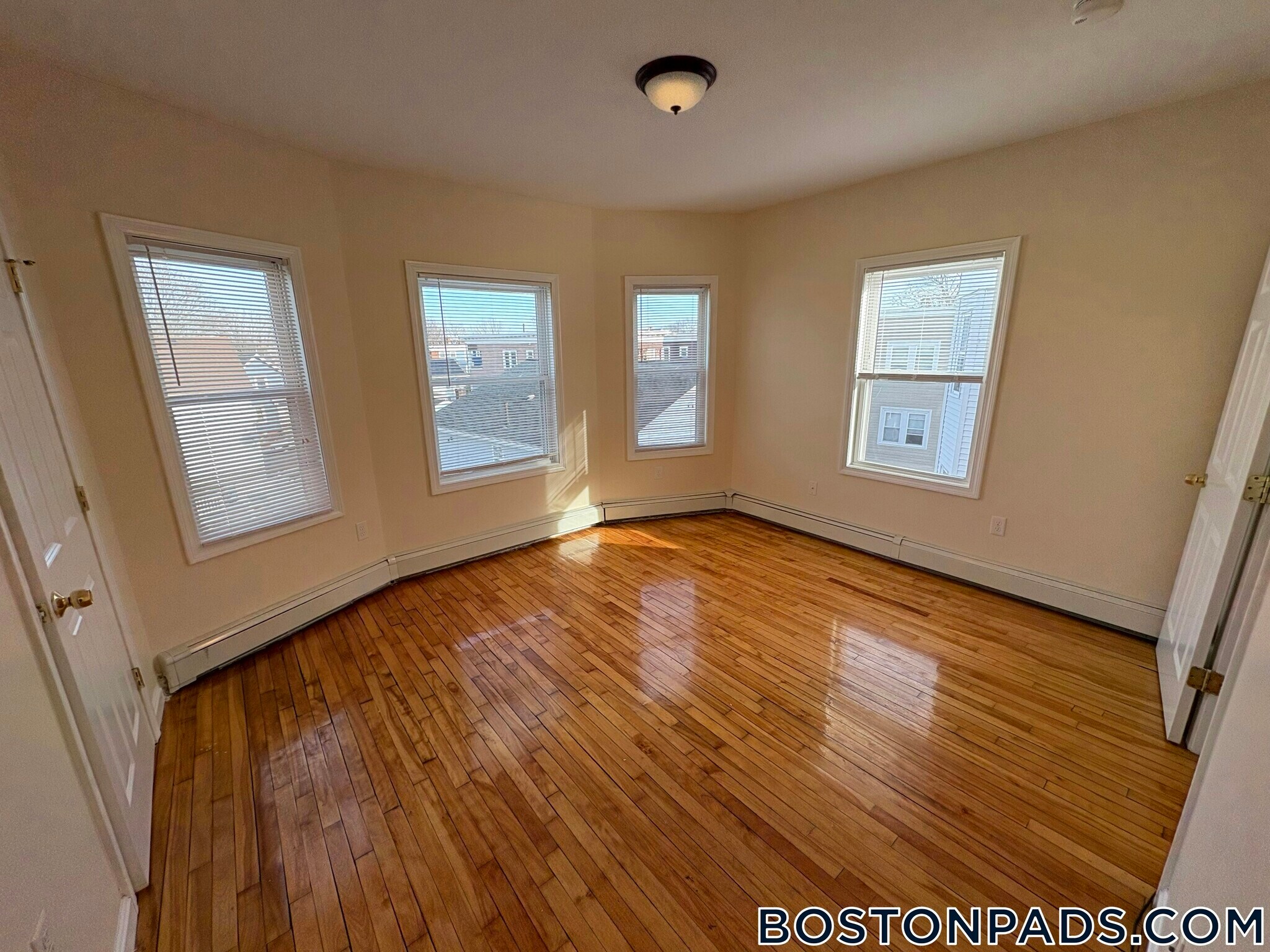 Building Photo - 4 Kingsley Terrace