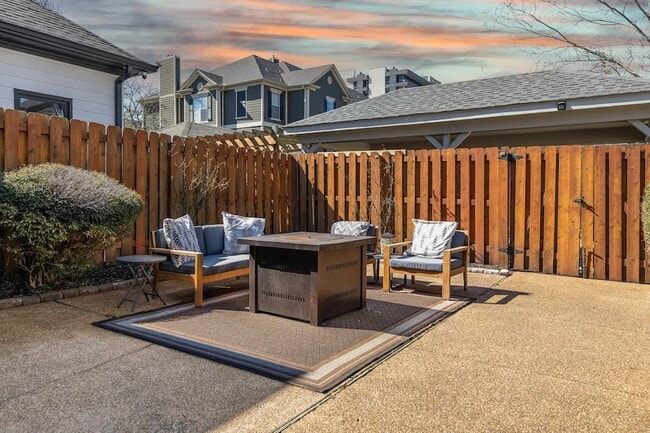 Building Photo - 589 Madewood Dr