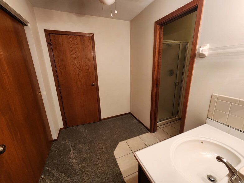 Building Photo - 3854 S Chalet Cir