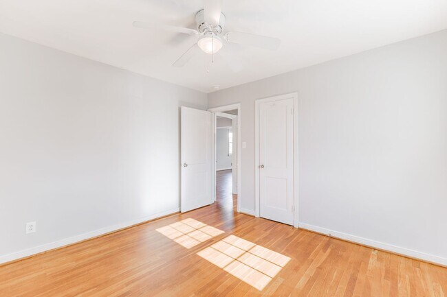 Building Photo - 420 Roseneath Rd