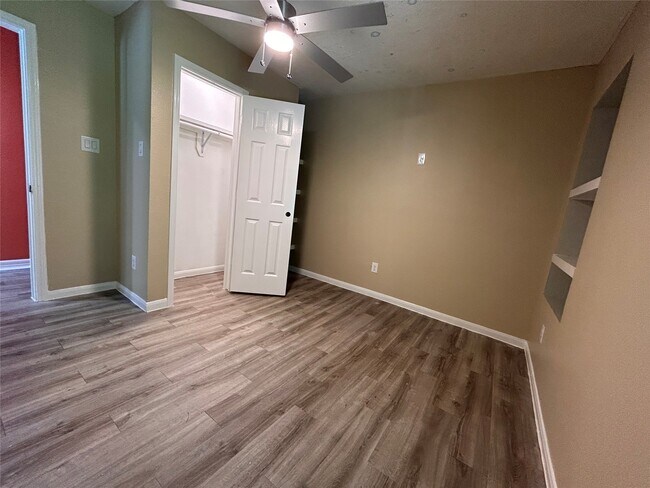 Building Photo - 16116 Green Manor Dr