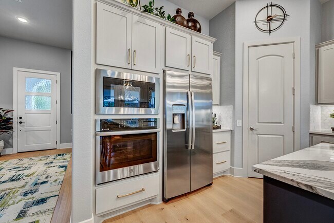 Building Photo - 327 N Turks Cap Trail