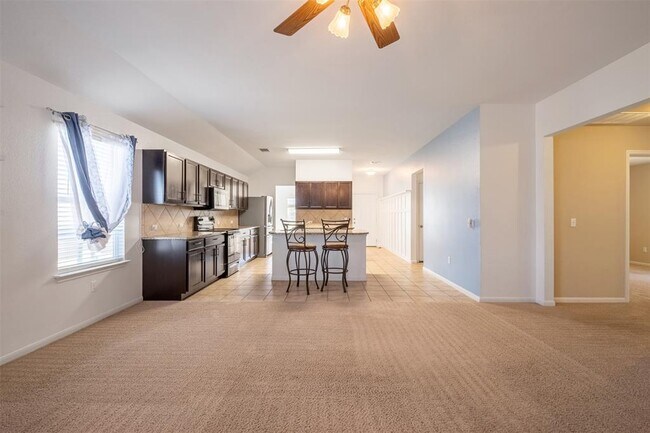 Building Photo - 118 Leona River Trl