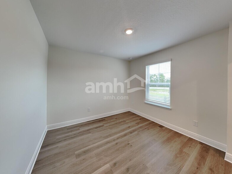 Building Photo - 5956 Pinewood Ests Dr