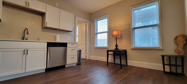 Building Photo - 628 25th St