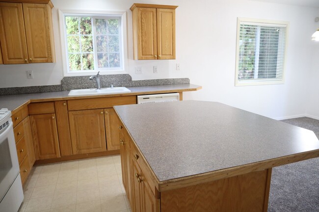 Building Photo - 7218 NE 65th Pl