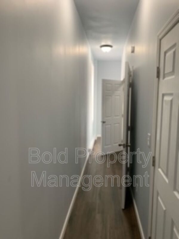 Building Photo - 910 Walnut St