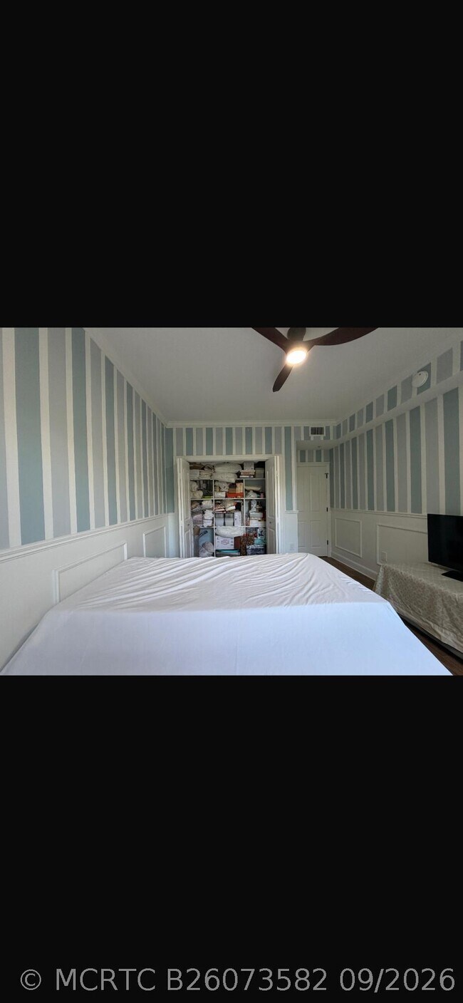 Building Photo - 6301 Myrtlewood Cir W