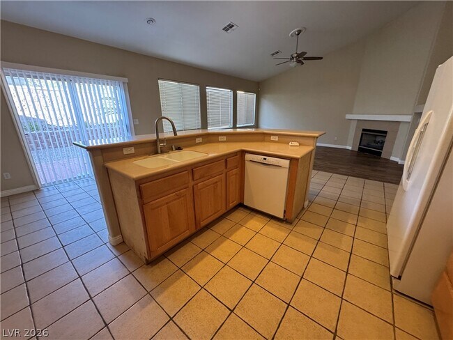 Building Photo - 2294 Tedesca Dr