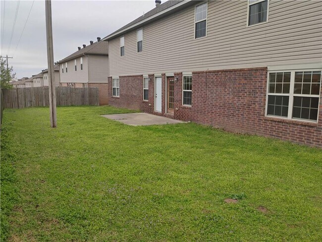 Building Photo - 3003 SW Deerfield Blvd