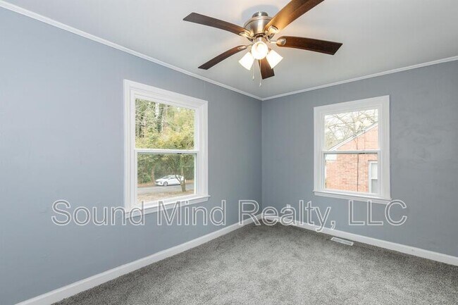 Building Photo - 1729 Dallas St