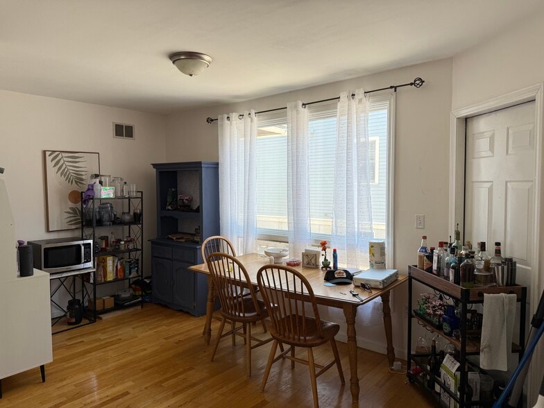 Building Photo - 254 Allston St