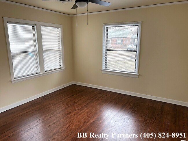 Building Photo - 4533 E 5th Pl