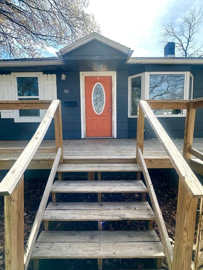 Building Photo - Spacious 4 Bed Home Near Bass Pro with Detached Garage & Fenced Yard