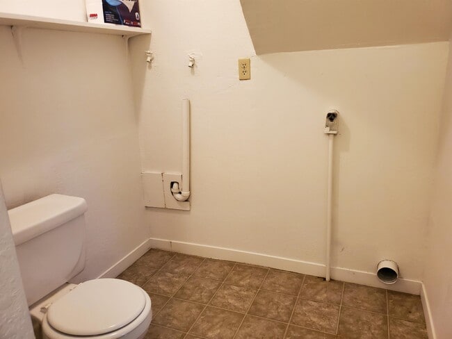 Building Photo - 430 Robinson Ave