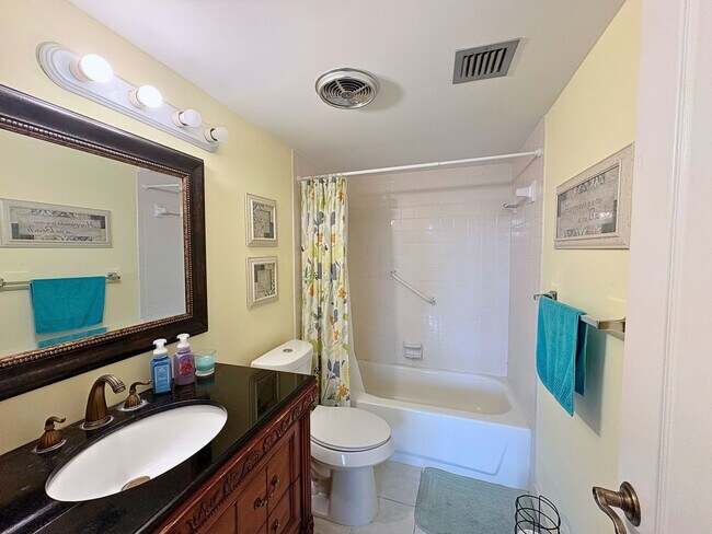 Building Photo - Calling All Snowbirds! 2-Bed, 2-Bath Condo...