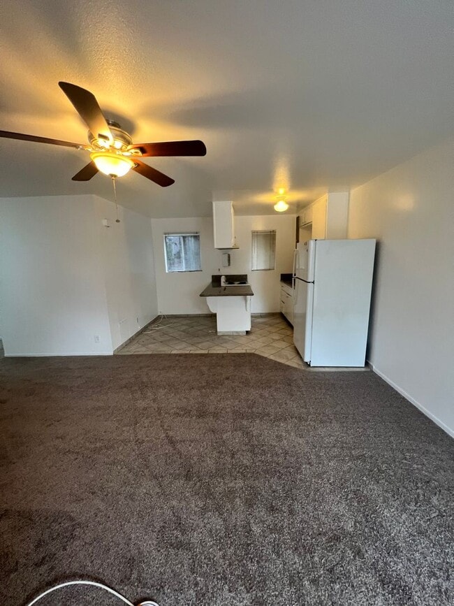 Building Photo - Ventura - Two bedroom ground floor apartment!