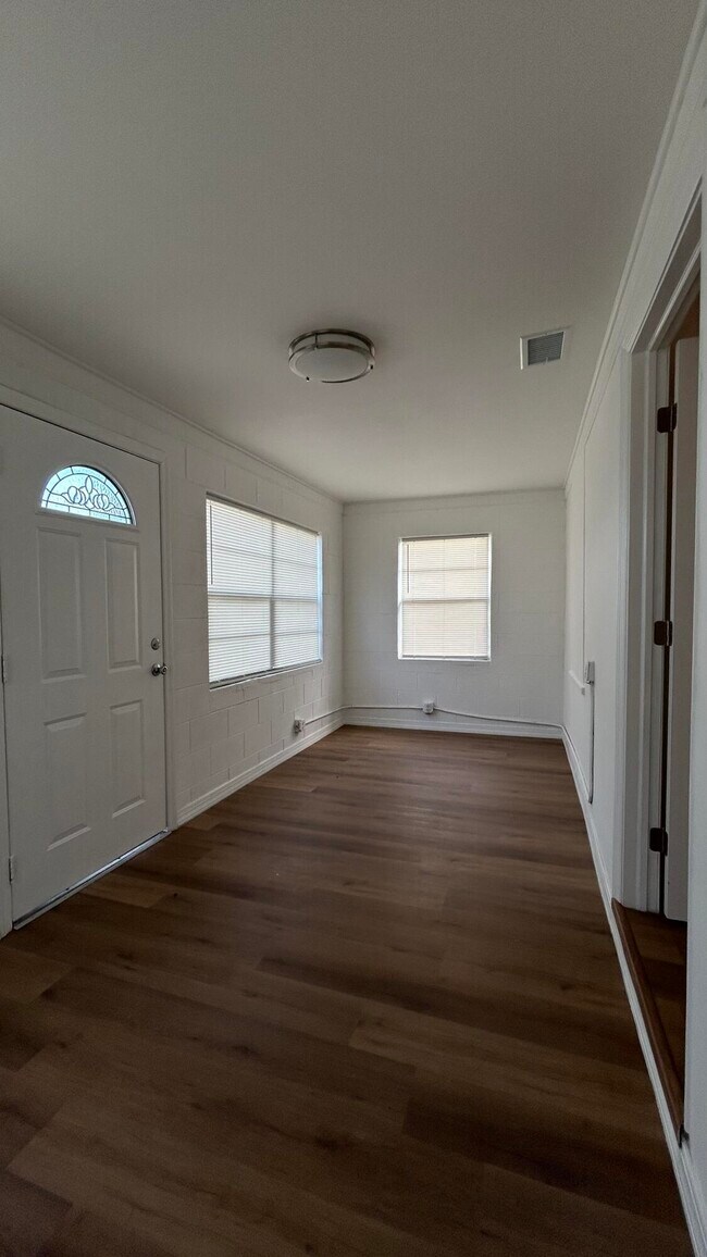 Building Photo - 1601 N 17th St