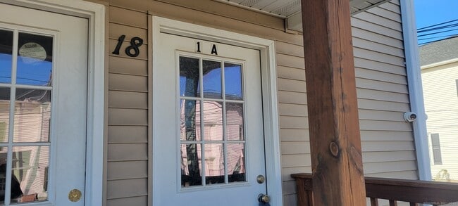 Building Photo - 18 Montgomery St