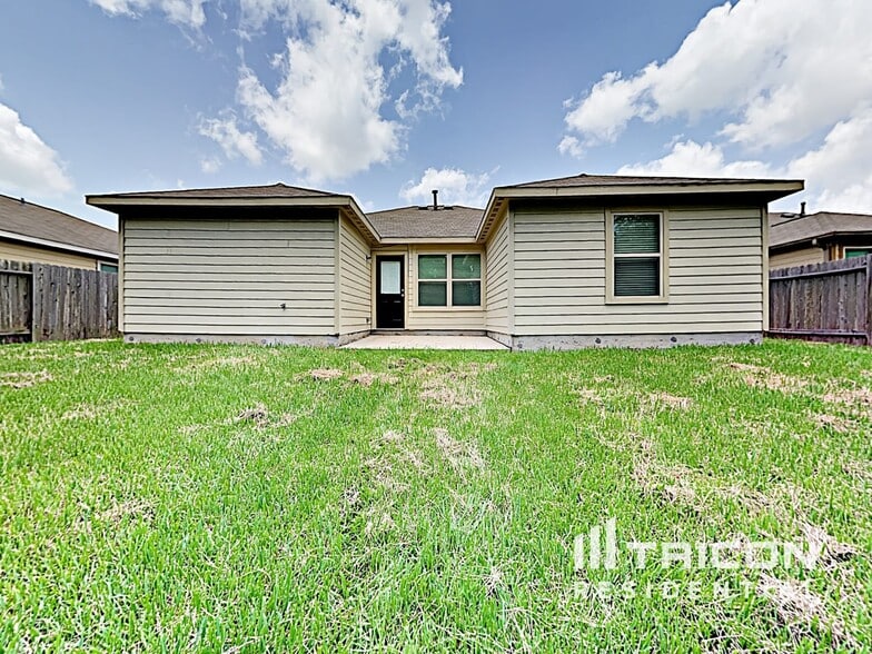 Building Photo - 110 N Golden Oak Dr