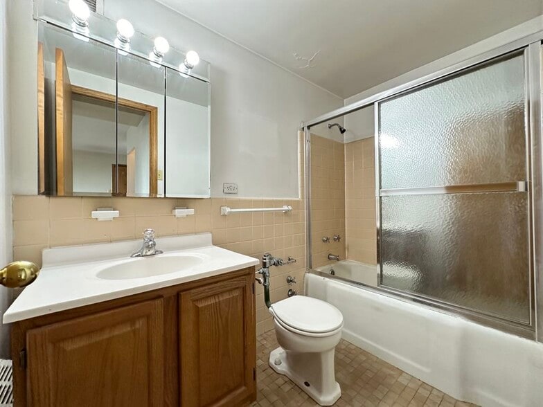 Building Photo - 4180 N Marine Dr