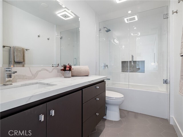 Building Photo - 2287 Sunset Plaza Dr