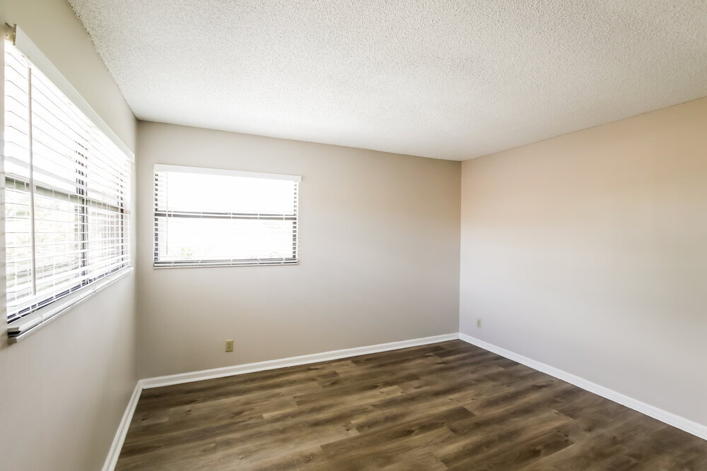 Building Photo - 578 Lakeside Cir