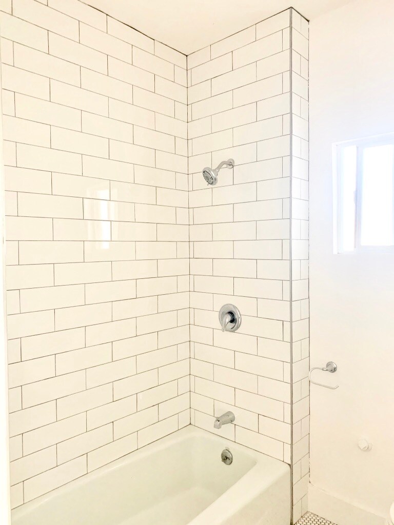 Building Photo - 610 Parkman Ave