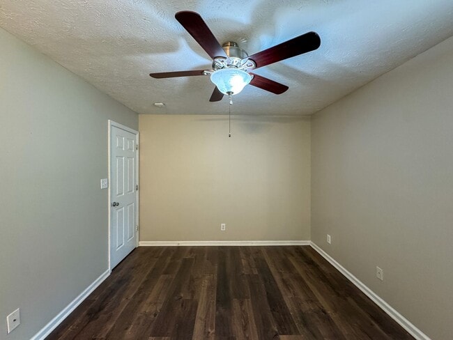 Building Photo - Charming 3 Bed 2 Bath Spring Lake Home wit...