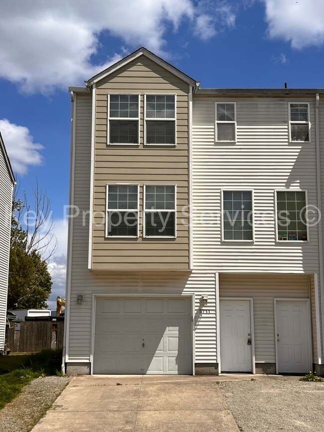 Primary Photo - Orchards Townhome with Extra Deep Garage