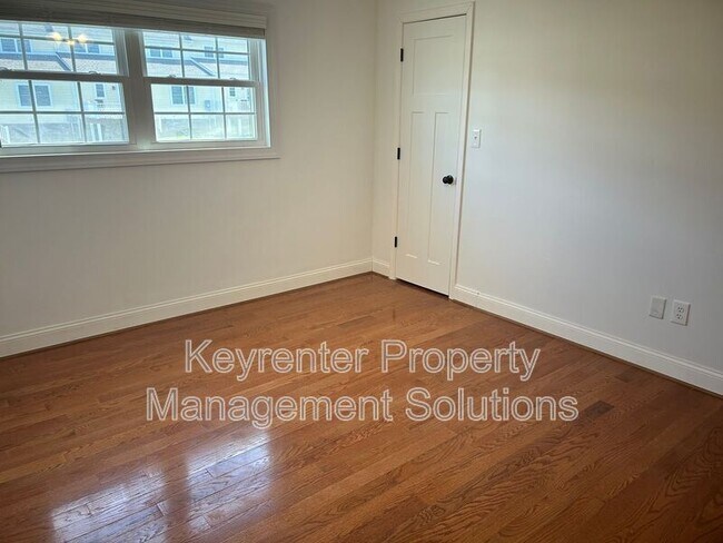 Building Photo - 18 Spring View Dr