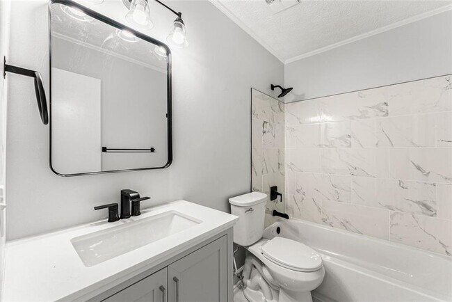 Building Photo - 444 Wellington Way