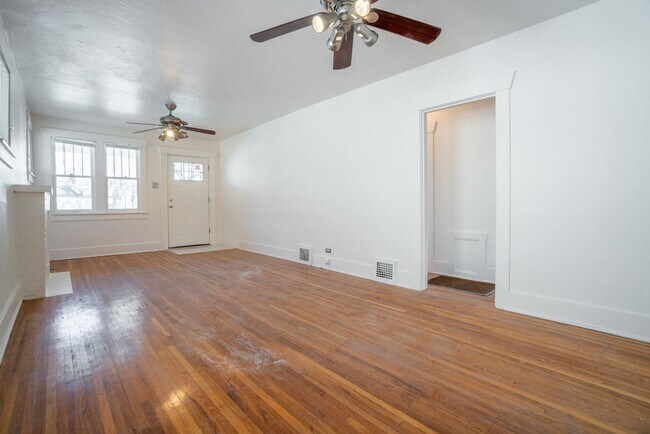 Building Photo - 4336 E Batavia Pl
