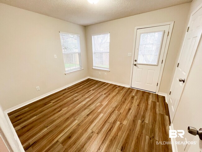 Building Photo - 120 Covey Run Pl