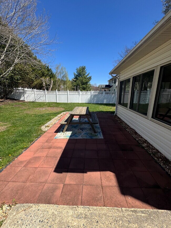 Building Photo - "Charming 3-Bedroom Retreat with Fireplace & Hardwood Floors in Fletcher, NC"