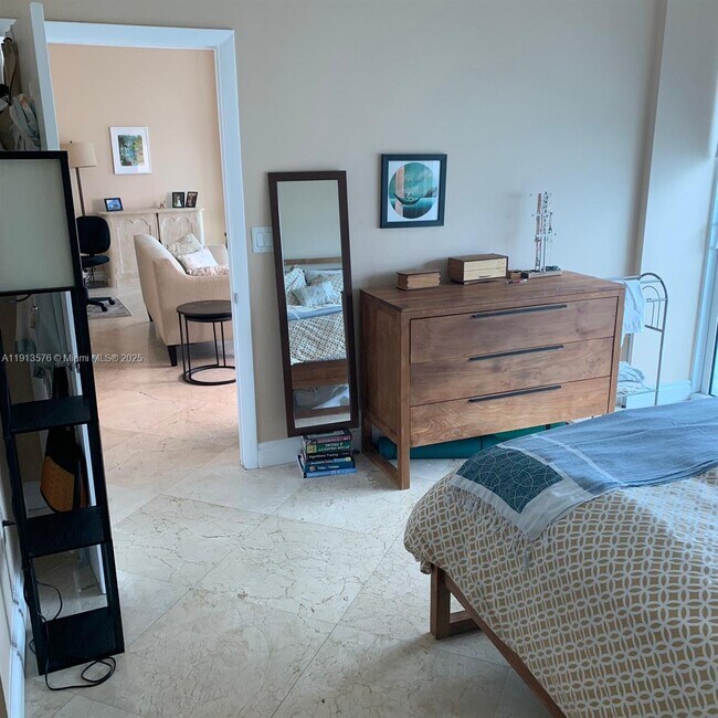 Building Photo - 6515 Collins Ave