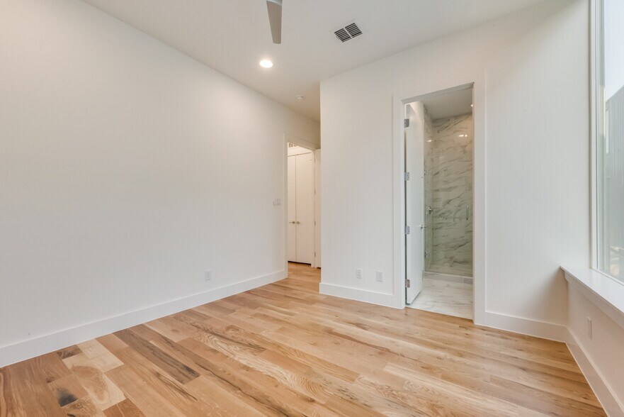 Building Photo - 1906 Annex Ave